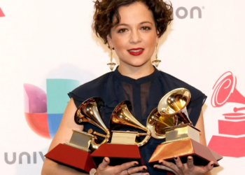 Natalia Lafourcade lanza ‘cancionera’ y comienza gira internacional
