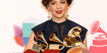Natalia Lafourcade lanza ‘cancionera’ y comienza gira internacional