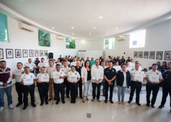 Conluyen curso de inglés a Policía Turística en Playa del Carmen