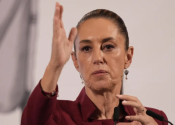 Sheinbaum insiste en reforma electoral y critica al INE por extralimitarse