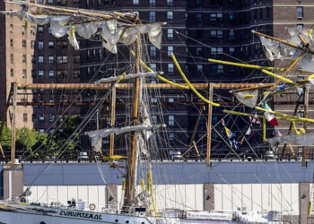 Confirma que piloto estadounidense dirigía el buque Cuauhtémoc