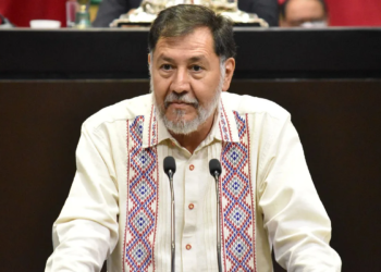 Activistas exigen la renuncia de Fernández Noroña por dichos sobre remesas y migrantes