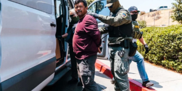 Sheinbaum confirma 61 mexicanos detenidos en redadas migratorias en Los Ángeles