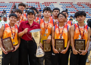 Reconoce Estefanía Mercado a atletas del CECyTE Quintana Roo por su destacada participación nacional