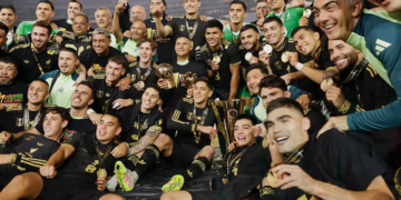 México gana la Copa Oro 2025 y celebra con 'Payaso de rodeo' en el vestidor