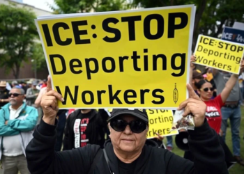 Fiscales demócratas respaldan demanda contra redadas del ICE en Los Ángeles