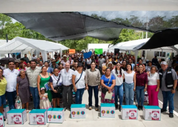 Estefanía Mercado entrega 90 máquinas de coser y enciende faro del autoempleo en nuevo Noh-Bec