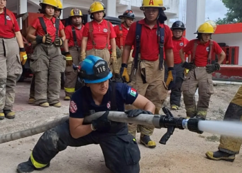 Bomberos de Playa del Carmen capacitan a sus pares de Puerto Morelos