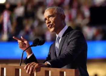 Obama califica de “ridículas” las acusaciones de traición de Donald Trump