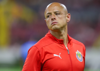 Chivas y FMF sancionan a “Chicharito” por comentarios considerados sexistas