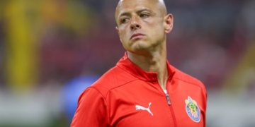 Chivas y FMF sancionan a “Chicharito” por comentarios considerados sexistas
