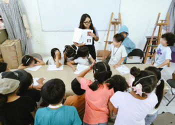Niñas, niños y adolescentes de Playa del Carmen ya disfrutan del curso de verano 2025 Páalal Meyajna Át (niños creando), organizado por el Instituto Municipal de la Cultura y las Artes, en el Centro Cultural de la ciudad.