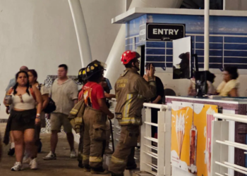 Falla en rueda de la fortuna de Cancún deja turistas atrapados por 30 minutos