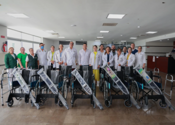 Dona DIF Playa del Carmen aparatos asistenciales al Hospital General del Bienestar