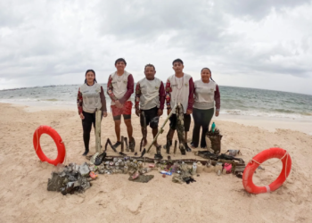 Recolectan más de 2.5 toneladas de residuos en playas y fondo marino de Playa del Carmen