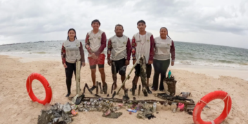 Recolectan más de 2.5 toneladas de residuos en playas y fondo marino de Playa del Carmen