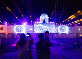 Familias playenses y visitantes disfrutan espectacular videomaping sobre la independencia de México