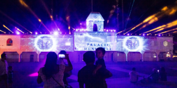 Familias playenses y visitantes disfrutan espectacular videomaping sobre la independencia de México