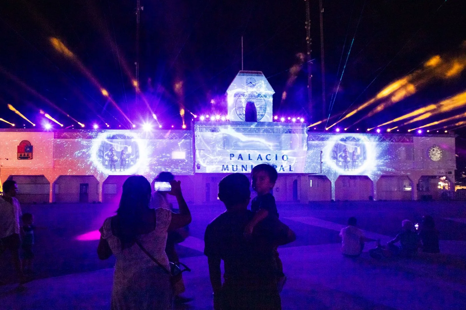 Familias playenses y visitantes disfrutan espectacular videomaping sobre la independencia de México