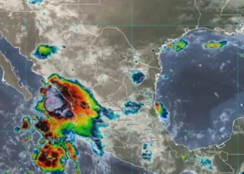 Huracán “Lorena” se fortalece frente a Baja California Sur