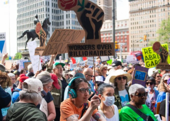 Miles protestan contra Donald Trump en el día del trabajo