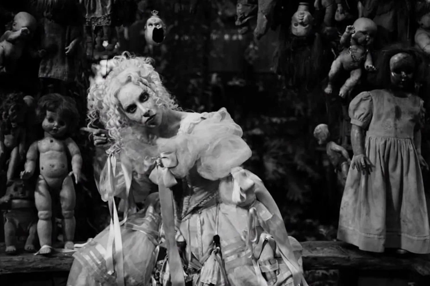Lady Gaga estrena videoclip con Tim Burton en la Isla de las Muñecas de Xochimilco