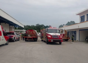 Controlan incendio en bodega de refrigeración en Playa del Carmen