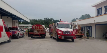 Controlan incendio en bodega de refrigeración en Playa del Carmen
