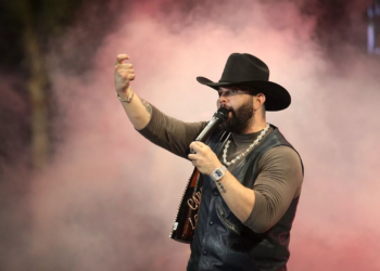 Carín León apuesta por el publico estadounidense y prepara disco de música country