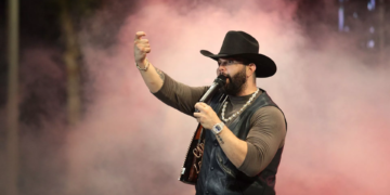 Carín León apuesta por el publico estadounidense y prepara disco de música country