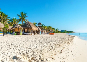 Turismo presume cifras “históricas”, pero admite caída en septiembre; Tulum lanza plan exprés tras presión por desorden