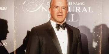 Asigna Pemex contrato millonario a empresa de presidente de Miss Universo cuando padre de la reina de belleza era directivo