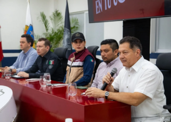 Estefanía Mercado presenta a titular de vivienda y regularización