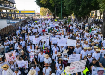 Uruapan se une en una marcha tras el asesinato de Carlos Manzo