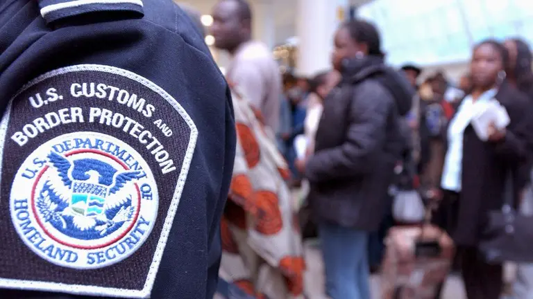 Trump ordena negar visas a inmigrantes con obesidad