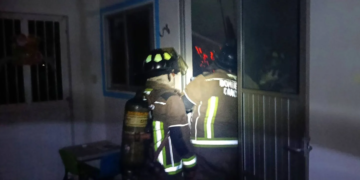 Bomberos de Cancún controlan incendio en vivienda de la Supermanzana 227