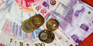 Anuncia Sheinbaum aumento de 13% al salario mínimo para 2026; llegará a 315 pesos diarios