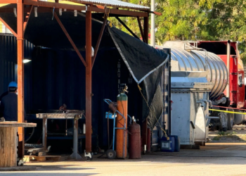Encuentran tráiler con combustible de dudosa procedencia
