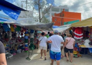 Abarrotan mercado 23 por compras de última hora