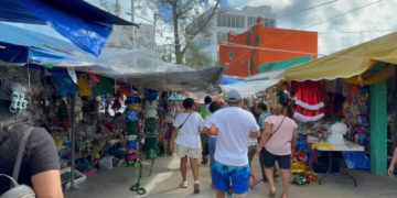 Abarrotan mercado 23 por compras de última hora