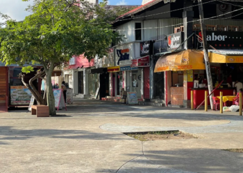 Comercios del centro de Cancún luchan por sobrevivir