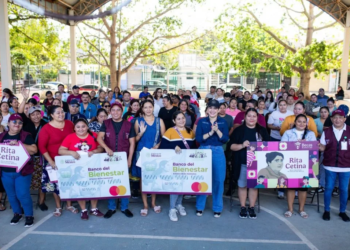Un futuro llamado “Rita Cetina”: miles de estudiantes de Playa del Carmen reciben la beca federal que los acerca a sus sueños
