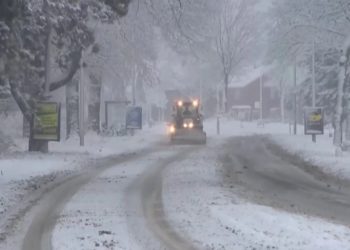 Frío extremo paraliza Europa: cierres, vuelos cancelados y evacuaciones