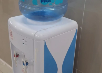 Escasez de agua purificada paraliza al Hospital General de Cancún; personal y pacientes se ven obligados a solventar el suministro