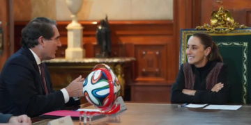 Sheinbaum anuncia inversión histórica de 6 mil mdd de Coca-Cola en México