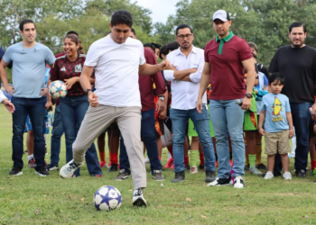 Inauguran segundo campo de fútbol de La Bombonera en Chetumal para fortalecer el deporte y la paz social