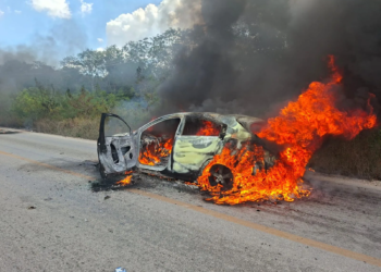 Narcobloqueos en Quintana Roo: incendian vehículos en Cancún tras abatimiento de “El Mencho”