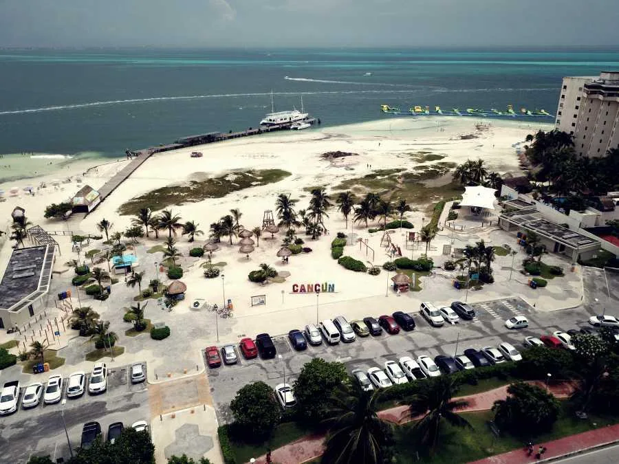Playa Langosta: turismo ocupa cajones y deja fuera a ciudadanos