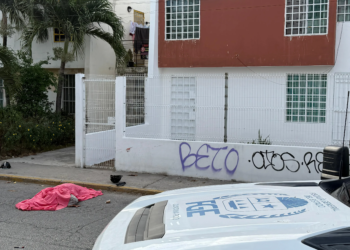 Trágico accidente en Cancún: mujer pierde la vida tras choque entre moto y automóvil en Ruta 5