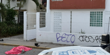 Trágico accidente en Cancún: mujer pierde la vida tras choque entre moto y automóvil en Ruta 5